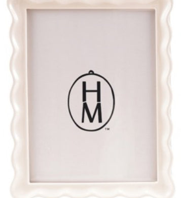 Resin Scalloped Picture Frame