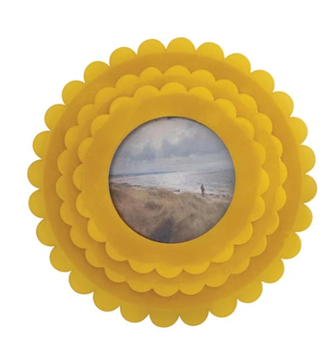 Resin Scalloped Photo Frame
