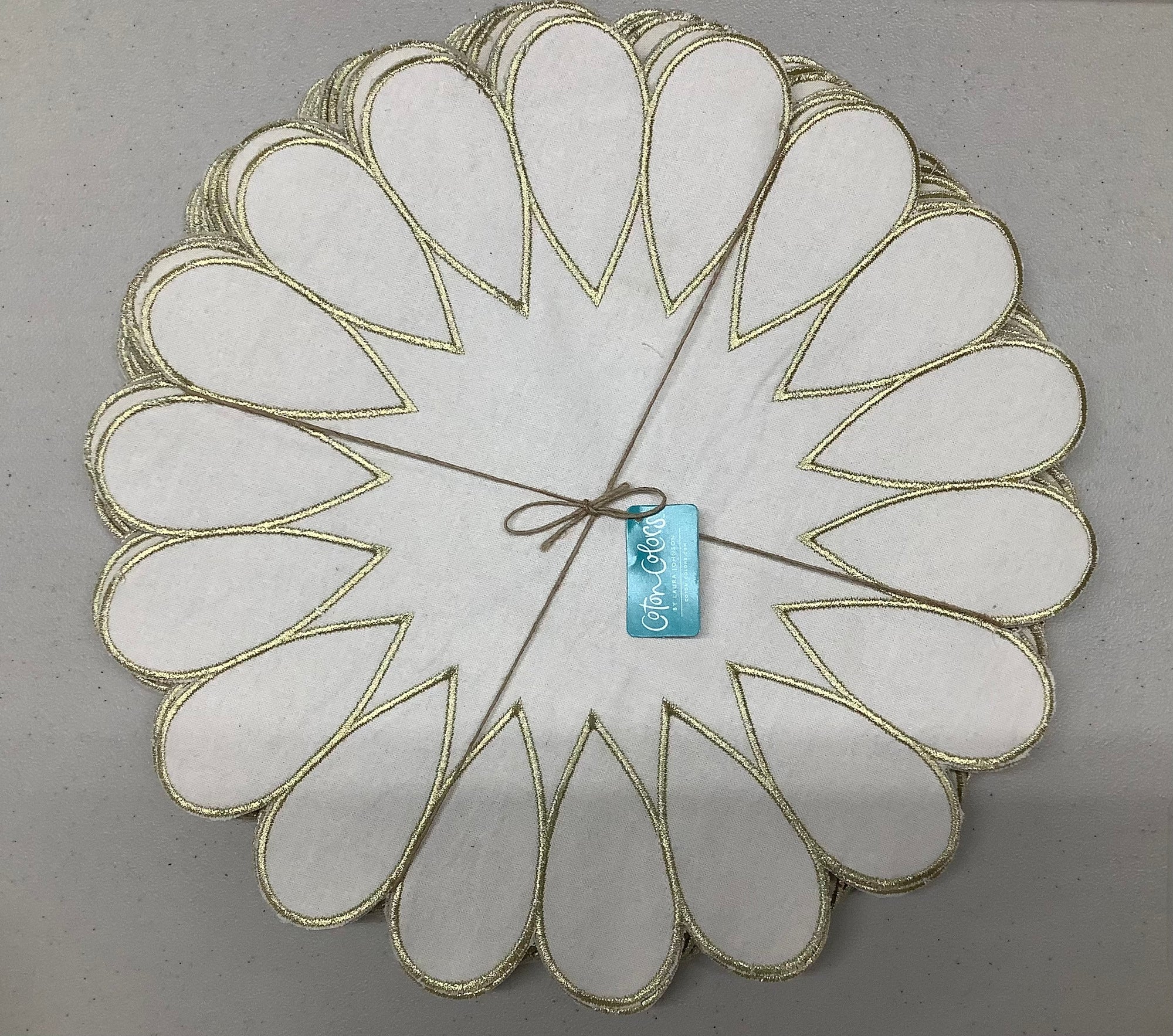 Deco Gold Scallop Round Placemat- Set of 4